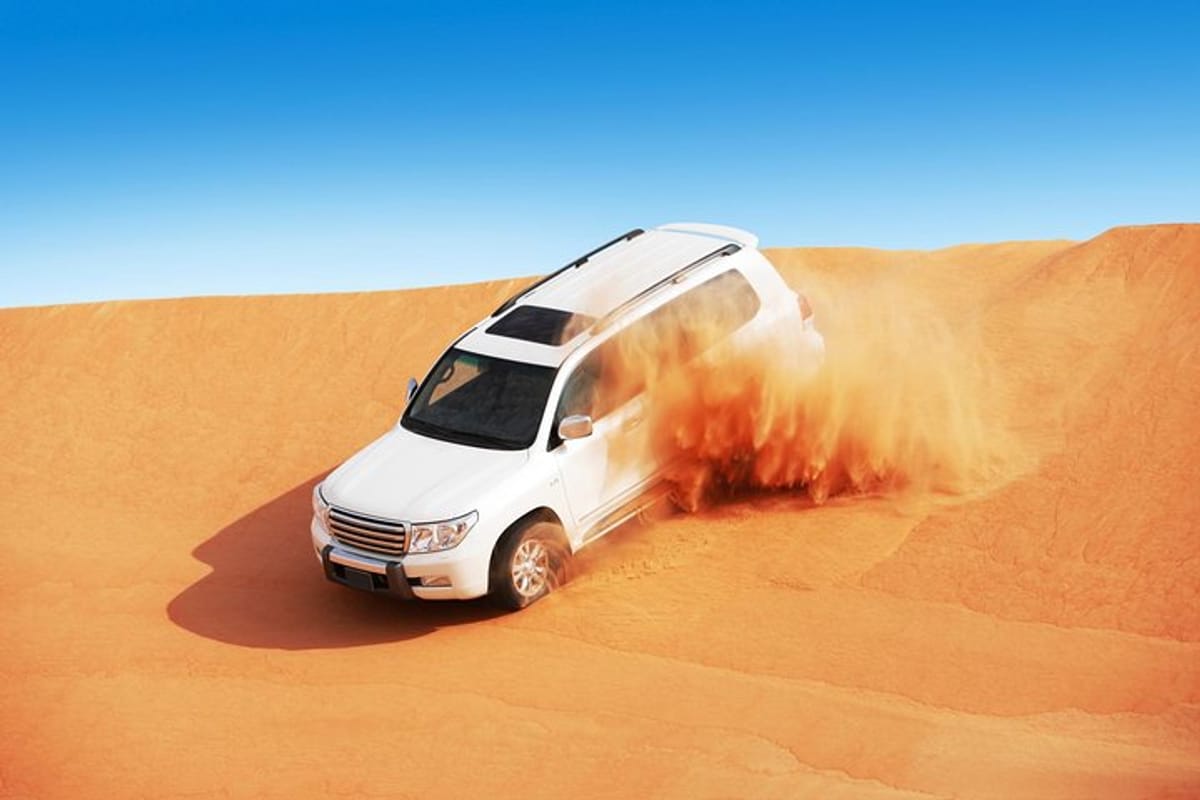 Dubai Super Saver: Desert Camp Experience by 4x4 and Dhow Dinner Cruise